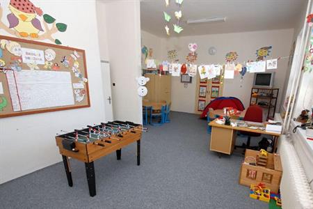 Komplex školních budov - základní škola, gymnázium a sportoviště