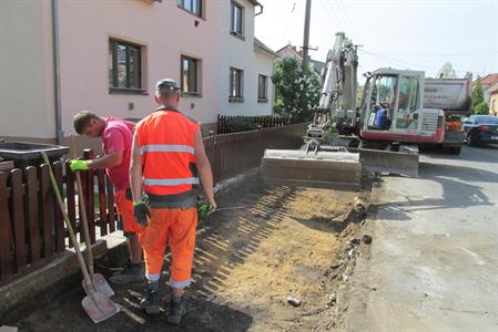 Služby města * Zahájení rekonstrukce chodníku na ulici Růžová