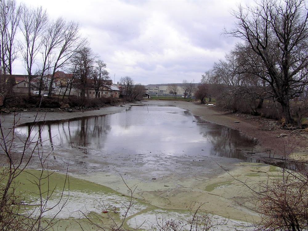 Zámecký rybník s rybářskou baštou