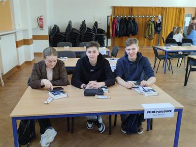 Gymnázium * Studenti Gymnázia Velké Pavlovice pouhých sedm bodů od postupu do celostátního kola Dějepisné soutěže v Chebu