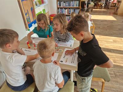 Městská knihovna * Král knih včera pasoval letošní prvňáčky na čtenáře * 1.A