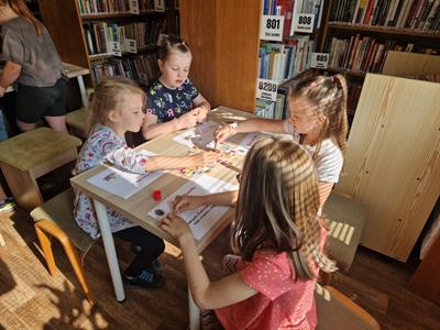 Městská knihovna * Král knih včera pasoval letošní prvňáčky na čtenáře * 1.A