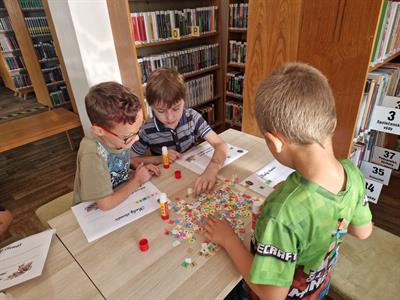 Městská knihovna * Král knih včera pasoval letošní prvňáčky na čtenáře * 1.A