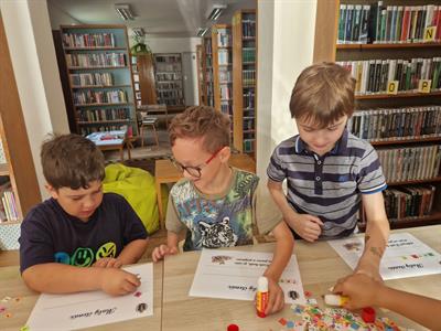 Městská knihovna * Král knih včera pasoval letošní prvňáčky na čtenáře * 1.A