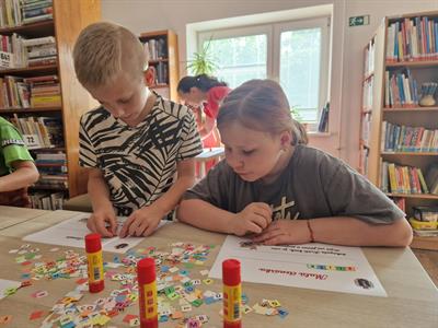 Městská knihovna * Král knih včera pasoval letošní prvňáčky na čtenáře * 1.A