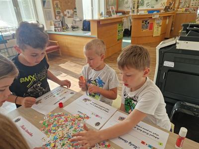 Městská knihovna * Král knih včera pasoval letošní prvňáčky na čtenáře * 1.A