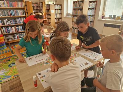 Městská knihovna * Král knih včera pasoval letošní prvňáčky na čtenáře * 1.A