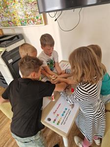 Městská knihovna * Král knih včera pasoval letošní prvňáčky na čtenáře * 1.A