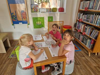 Městská knihovna * Král knih včera pasoval letošní prvňáčky na čtenáře * 1.A