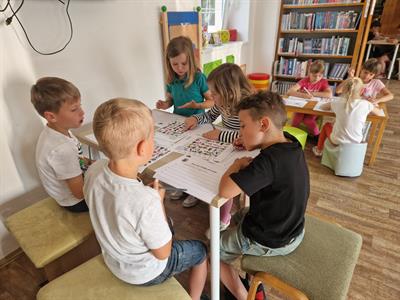 Městská knihovna * Král knih včera pasoval letošní prvňáčky na čtenáře * 1.A