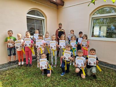 Městská knihovna * Král knih včera pasoval letošní prvňáčky na čtenáře * 1.A