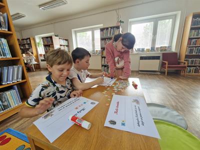 Městská knihovna * Král knih včera pasoval letošní prvňáčky na čtenáře * 1.B