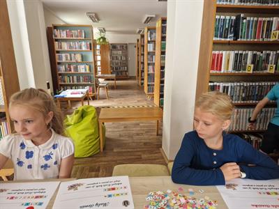 Městská knihovna * Král knih včera pasoval letošní prvňáčky na čtenáře * 1.B