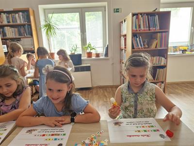 Městská knihovna * Král knih včera pasoval letošní prvňáčky na čtenáře * 1.B