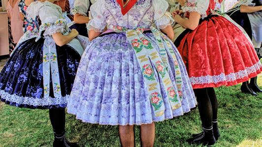 Kultura & folklor * HODY 2025 - Krása dívčího velkopavlovického kroje