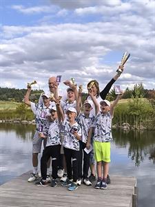 Sport * Finále GolfSixes Mini League 2025 - Bratři Mikuláš, Dominik a Šimon Prokešovi obsadili 3. místo
