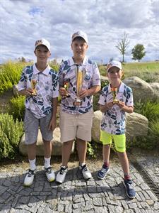 Sport * Finále GolfSixes Mini League 2025 - Bratři Mikuláš, Dominik a Šimon Prokešovi obsadili 3. místo